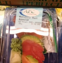 Dîners bon marché aux USA dans les supermarchés, Set de sushis 