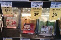 Repas bon marché en supermarché aux USA, Salades dans du pain pita (Roll) 