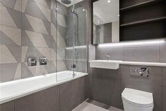 Petit appartement à Londres, Salle de bain