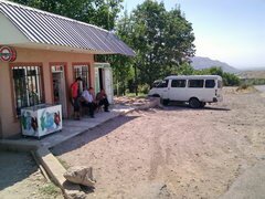 Verkehr und Sehenswürdigkeiten in Armenien, Bushaltestelle im Dorf Goght 