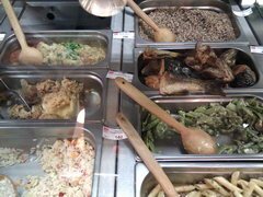 Lebensmittelpreise in armenischen Geschäften, verschiedene Fertiggerichte
