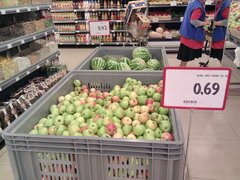 Preise für Lebensmittel in Baku, Äpfel und Wassermelonen