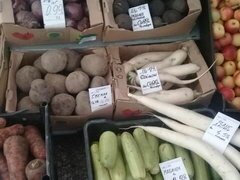 Lebensmittelpreise in Minsk, Belarus, verschiedene Gemüsesorten auf dem Markt