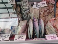 Lebensmittelpreise auf dem Markt in Minsk, Fisch auf dem Markt