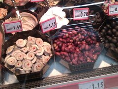 Lebensmittelpreise in Bulgarien im Supermarkt, Gesalzener Fisch, Oliven