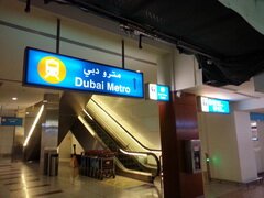 Flughafen Dubai, VAE, Ausgang der Flughafen Metro