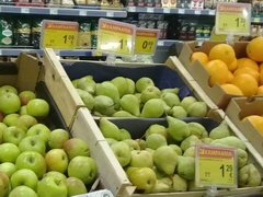 Lebensmittelpreise in Tallinn, Äpfel und Ananas