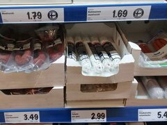 Lebensmittelpreise in Helsinki, geräucherte Würstchen im Supermarkt