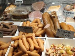 Lebensmittelpreise in Helsinki, kalte kalte Brötchen auf dem Markt