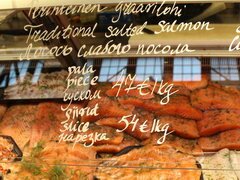 Preise auf dem Helsinki Embankment Market, leicht gesalzener Lachs