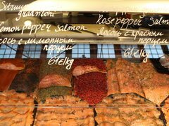 Preise auf dem Helsinki Embankment Market, Verschiedene gesalzene Lachse