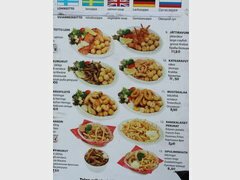 Lebensmittelpreise in Helsinki, Finnland, die Speisekarte des Straßenlebensmittelgeschäfts