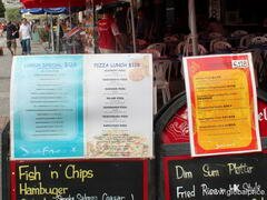 Preise in Hongkong, Essen im Food Court, Geschäftsessen in einem Strandcafé