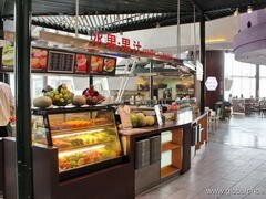 Hongkong Billige Lebensmittelpreise, Saft zum Verkauf im Food Court
