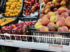 Lebensmittelpreise in Athen, Griechenland für Obst, Pfirsiche und Nektarinen