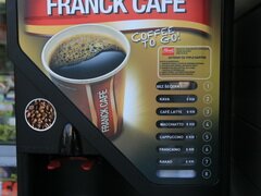 Straßenessen in Trogir und Split (Kroatien), Kaffee aus einem Automaten