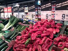 Lebensmittelpreise in Trogir (Kroatien), Paprika und Auberginen