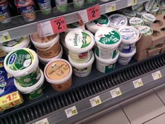 Lebensmittelpreise in Zagreb (Kroatien), Verschiedene Joghurts