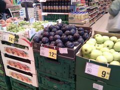 Prix des denrées alimentaires à Zagreb (Croatie), Raisins, prunes et pommes