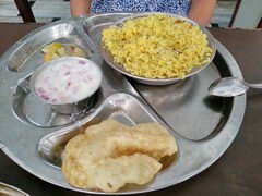 Essen Sie in Indien in einem lokalen Café, Bryani-Reis