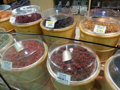 Lebensmittelpreise in Indien in Delhi, Trockenfrüchte und Beeren
