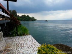 Indonésie, logement à Tuk Tuk, Hôtel bon marché avec vue sur le lac