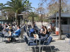 Preise für Lebensmittel in Barcelona, Schnäppchen-Café im Park