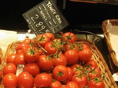 Lebensmittelpreise in Barcelona, Spanien, Tomaten im Supermarkt