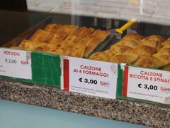 Lebensmittelpreise in Venedig, Italien, Hot Dogs und Calzone
