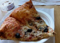 Kanadische Preise in Cafés und Restaurants, Big Slice of Pizza