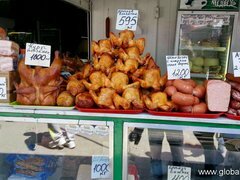 Essen in Kasachstan, geräuchertes Huhn und Würstchen