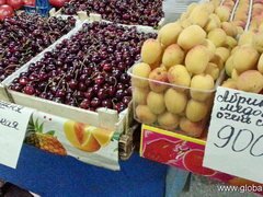 Produits au Kazakhstan Cerises et abricots