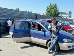 Transport au Kazakhstan, Une voiture avec un chauffeur de taxi pour les visites touristiques