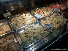 Was man in einem Supermarkt in Guangzhou in China essen kann, Knödel