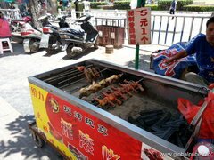Street Food Preise in China Guilin, gegrilltes Huhn