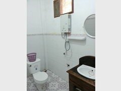 Laos, Pakbeng, preiswertes Gästehaus, Toilette mit Dusche