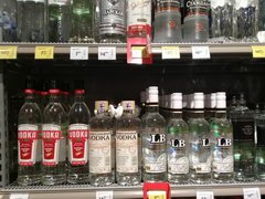 Preise für lettische Spirituosen in Riga, importierter Wodka