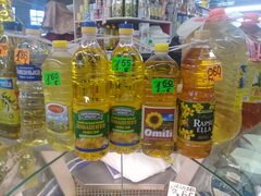 Lebensmittelpreise auf dem Markt in Riga, Pflanzenöl