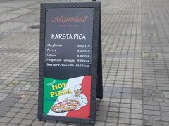 Lebensmittelpreise in Jurmala, Pizza in einem Cafe
