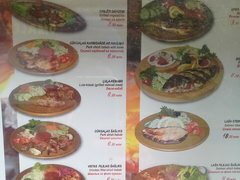 Prix des aliments à Jurmala, plats de viande et de poisson dans un restaurant