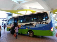 Malaysia, Borneo, Kotakinabalu, kostenloser Bus nach 1Borneo