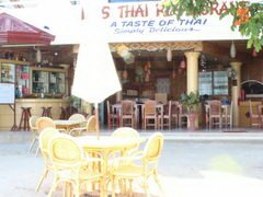 Philippines, Bohol, Food prices, Restaurant avec cuisine thaïlandaise sur la plage