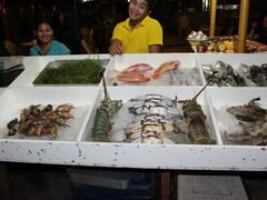 Philippines, Bohol, food prices, Vendre des fruits de mer