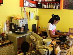 Philippines, Bohol, Food prices, Le décor à l'intérieur du café sur la plage