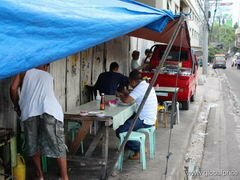 Philippinen, Cebu, Lebensmittelpreise, Restaurants für Einheimische am Straßenrand	