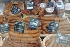 Lebensmittelpreise in polnischen Geschäften, geräucherte Würste
