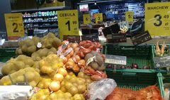 Prix des aliments en Pologne dans les magasins, pommes de terre et oignons