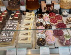 Schottische Lebensmittelpreise in Edinburgh, Kuchen im Angebot