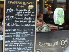 Stockholmer Essenspreise, komplettes Mittagessen in einem Restaurant an der Strandpromenade
