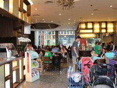 Preise in einem Café in Singapur, Umgebung eines Touristencafés
